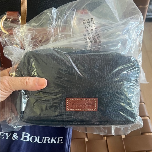 Dooney & Bourke midnight blue Aubrey Satchel. Includes cosmetic pouch NWT - Picture 9 of 9